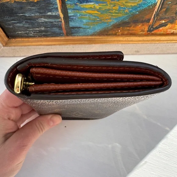 Louis Vuitton Wallet - Picture 5 of 10